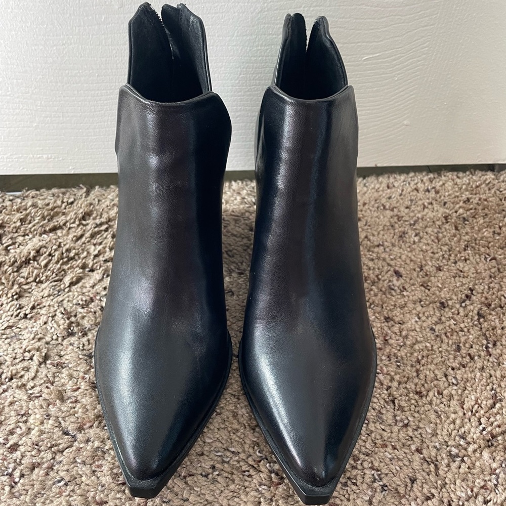Steve Madden Camryn Black Leather Booties, size 8